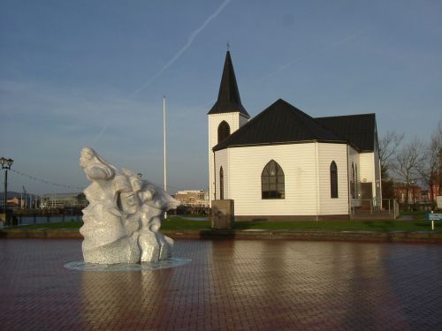 Norwegian Church & Captain Scott Statue